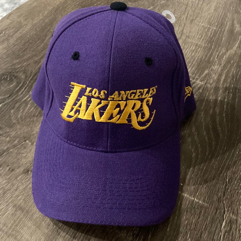 NEW ERA LOS ANGELES LAKERS YELLOW STICH EMBROIDERED HAT!